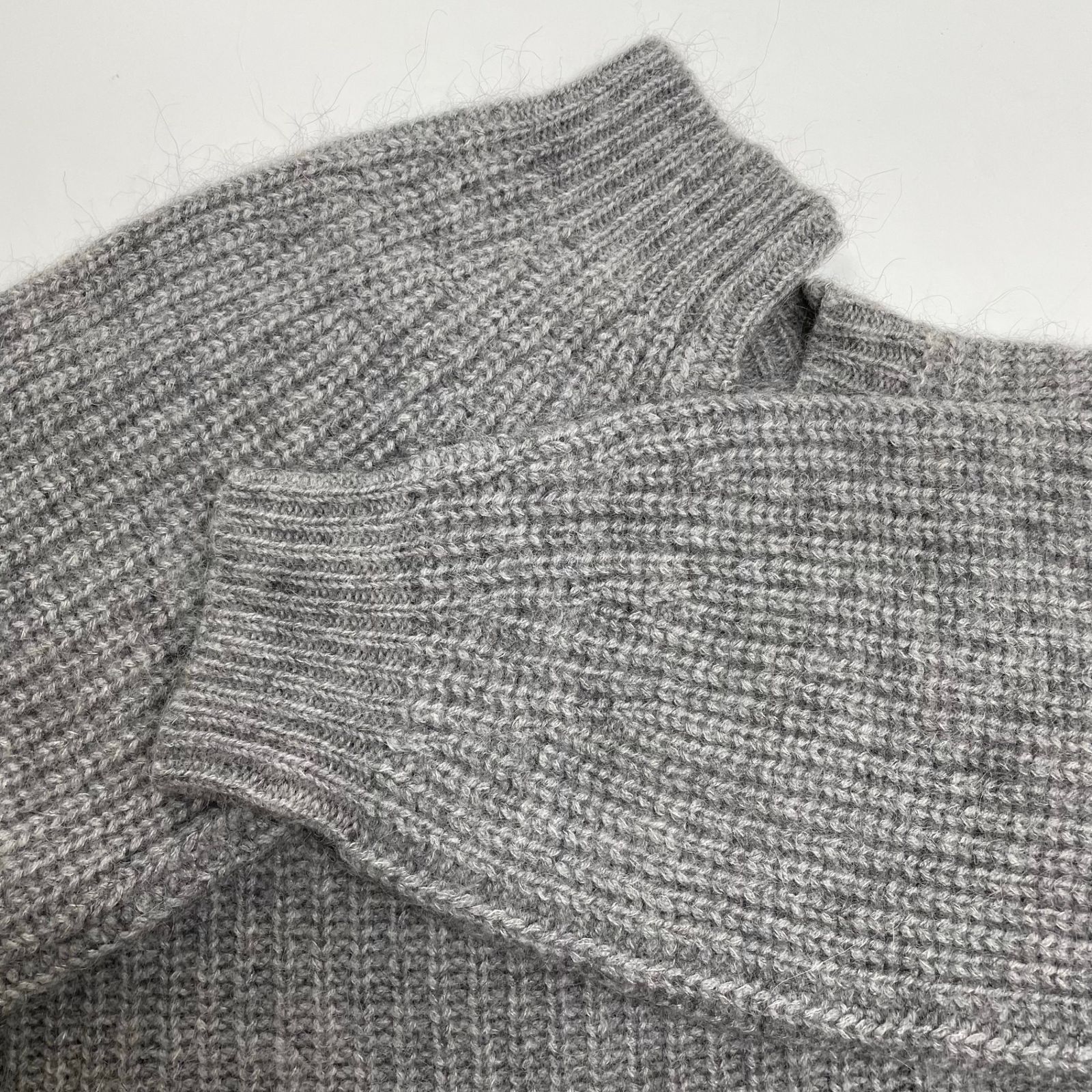 PESERICO ペゼリコ　上質ウール×シルク×カシミヤ　ニット　グレー　40 PESERICO ペゼリコ / シルクカシミヤMIXニット グレー 参考定価