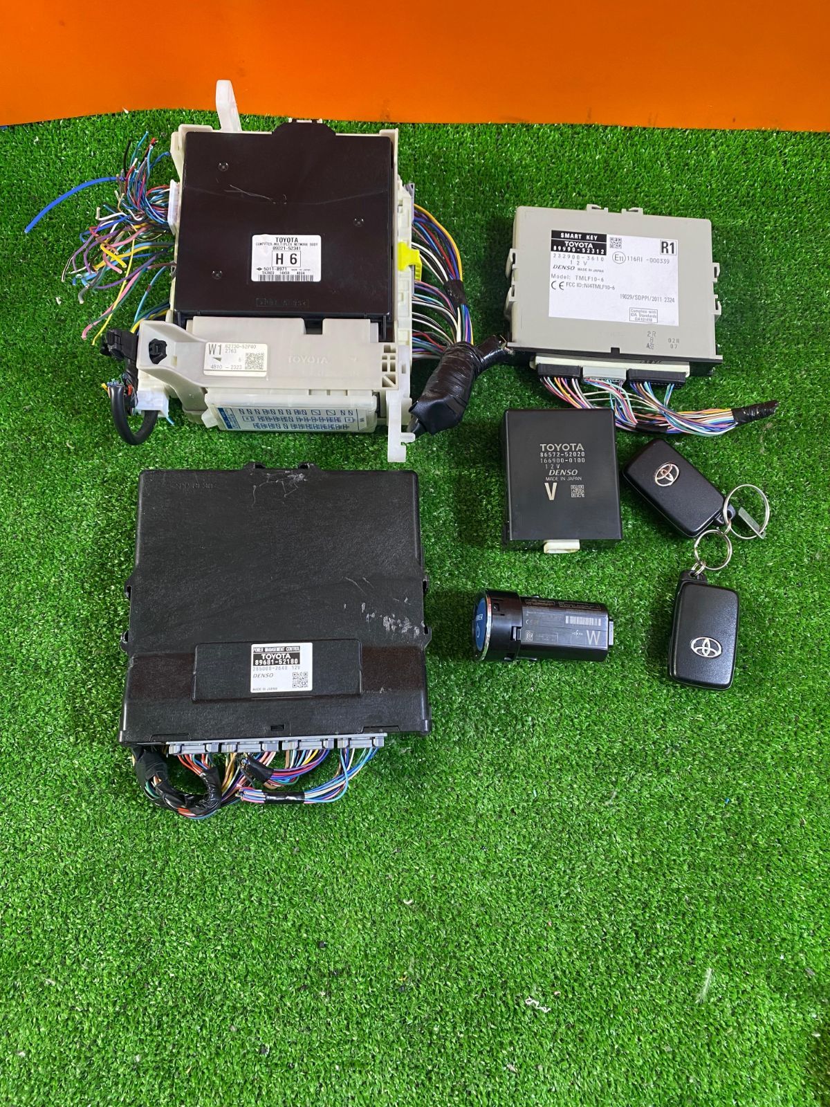 トヨタ純正スマートキーまとめ売り ZT-4343] 純正トヨタ アクア NHP10 スマートキーセット 89990-52312