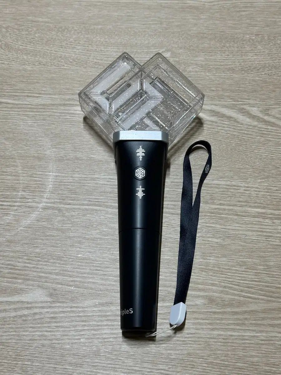 tripleS（トリプルエス）応援棒 出品