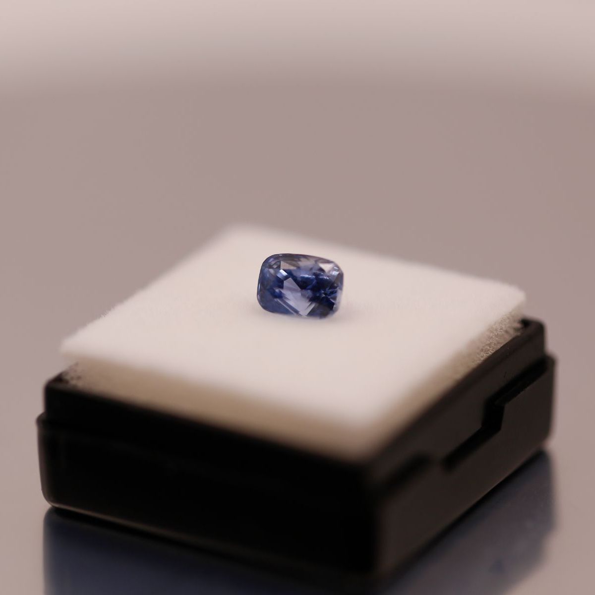 Natural Unheated Blue Sapphire – 1.58 ct / 天然・非加熱 ブルー 