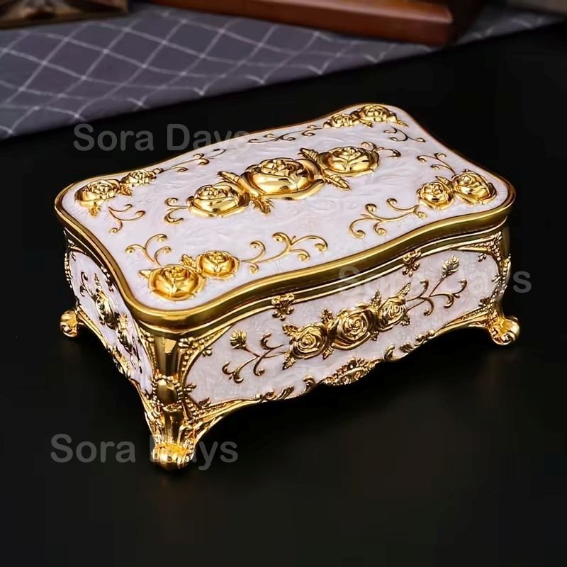 小物入れ ジュエリーボックス  バラモチーフ ゴールド装飾 ヨーロッパ風 エレガント 綺麗 おしゃれ 可愛い インテリア 北欧 収納 アクセサリー入れ 蓋付き 長方形 猫足 グリーン ネイビー ホワイト レッド パープル 金属 11×7.5×4.6cm