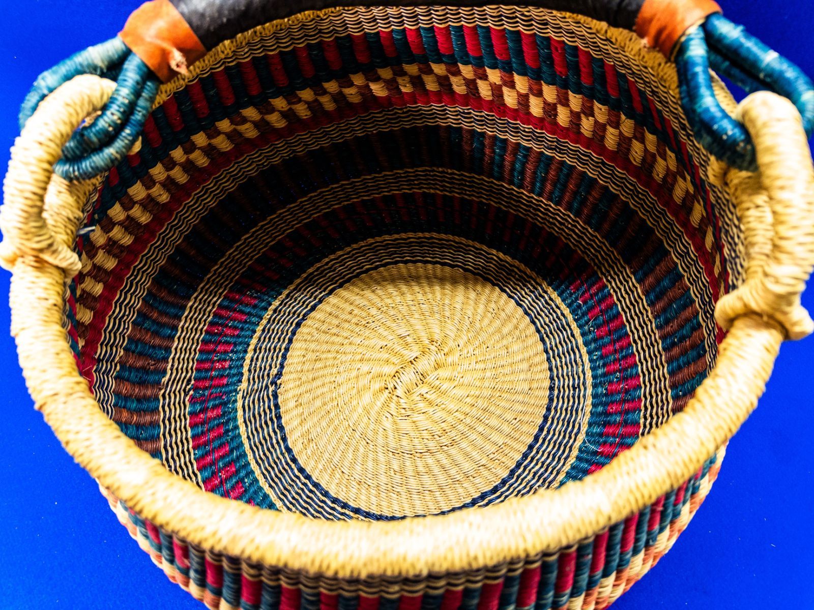 セール/新品/アフリカ ガーナ製/ブルキナボルガ バスケット/44×46cm ボルガ丸底バスケット／ナチュラル／黒革ハンドル（ブルキナ・ガーナ