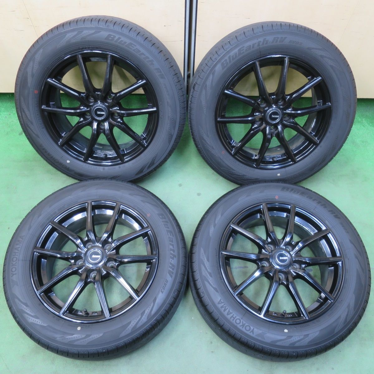 バリ溝！24年！キレイ！9.5分☆205/60R16 ヨコハマ BluEarth-RV RV03 G 