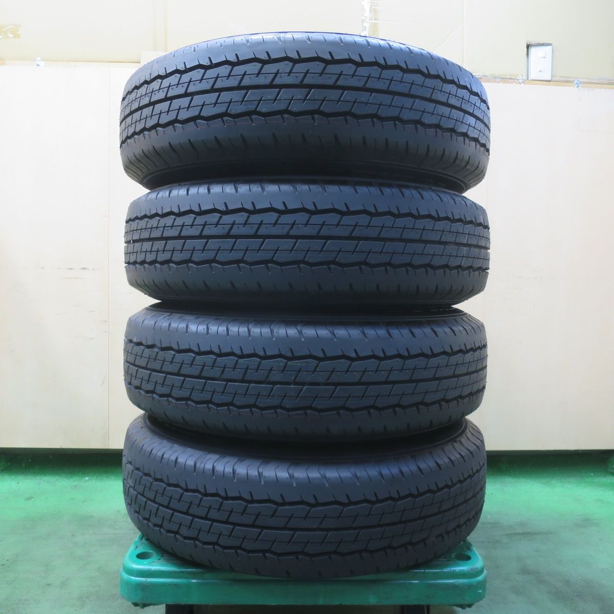 新車外し！22年☆トヨタ 200系 ハイエース 純正 スチール 195/80R15 