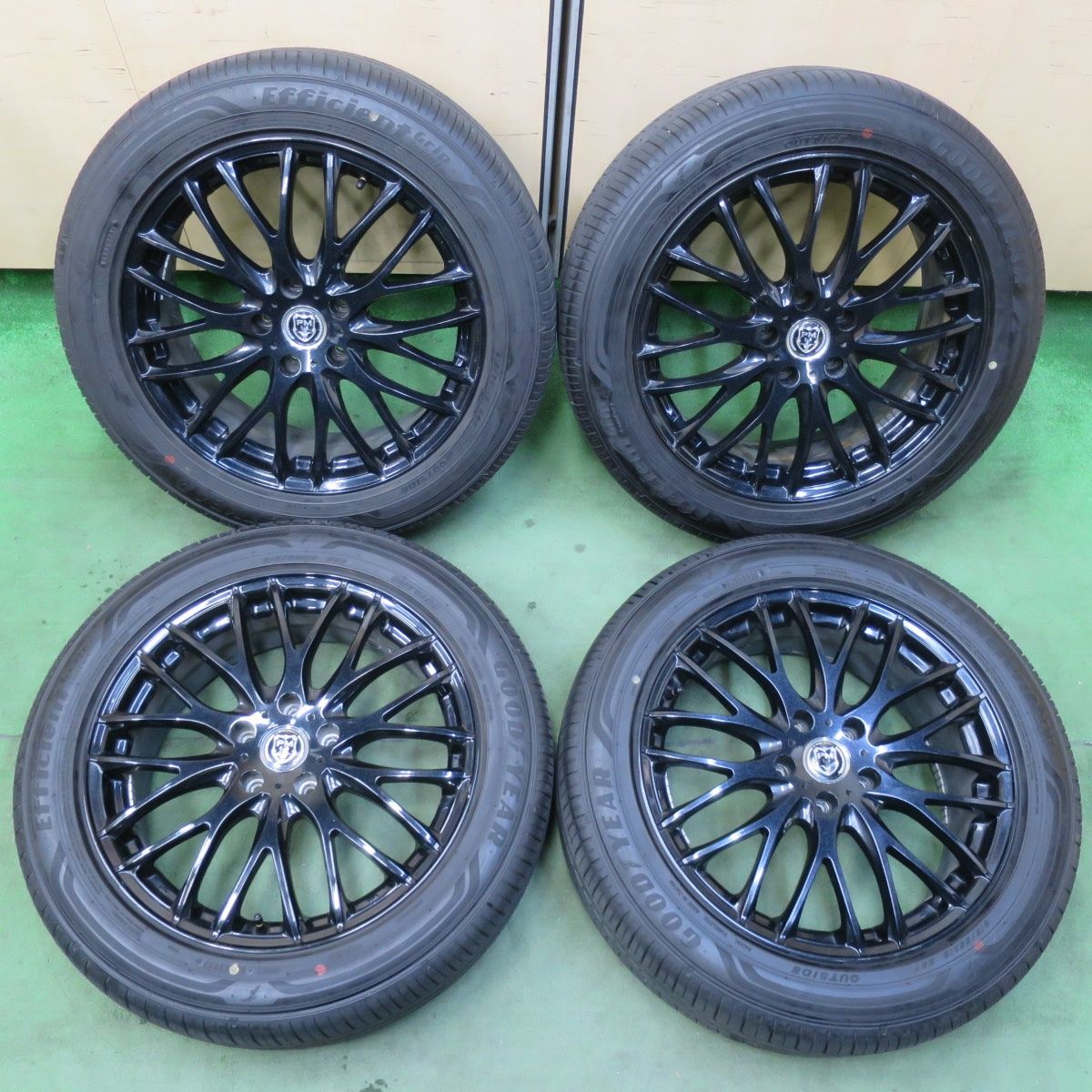 バリ溝！25年！キレイ！ほぼ10分☆215⁄55R18 グッドイヤー