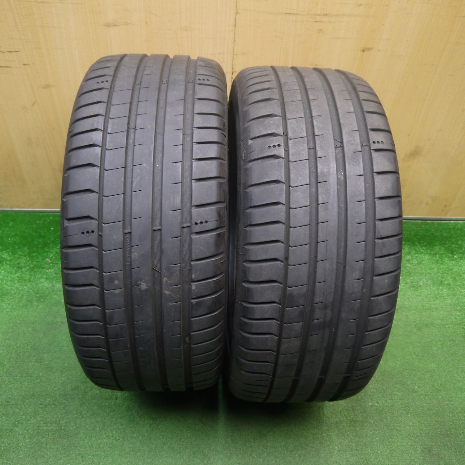 バリ溝！24年！9.5分！2本☆235/40R18 ミシュラン パイロット スポーツ 
