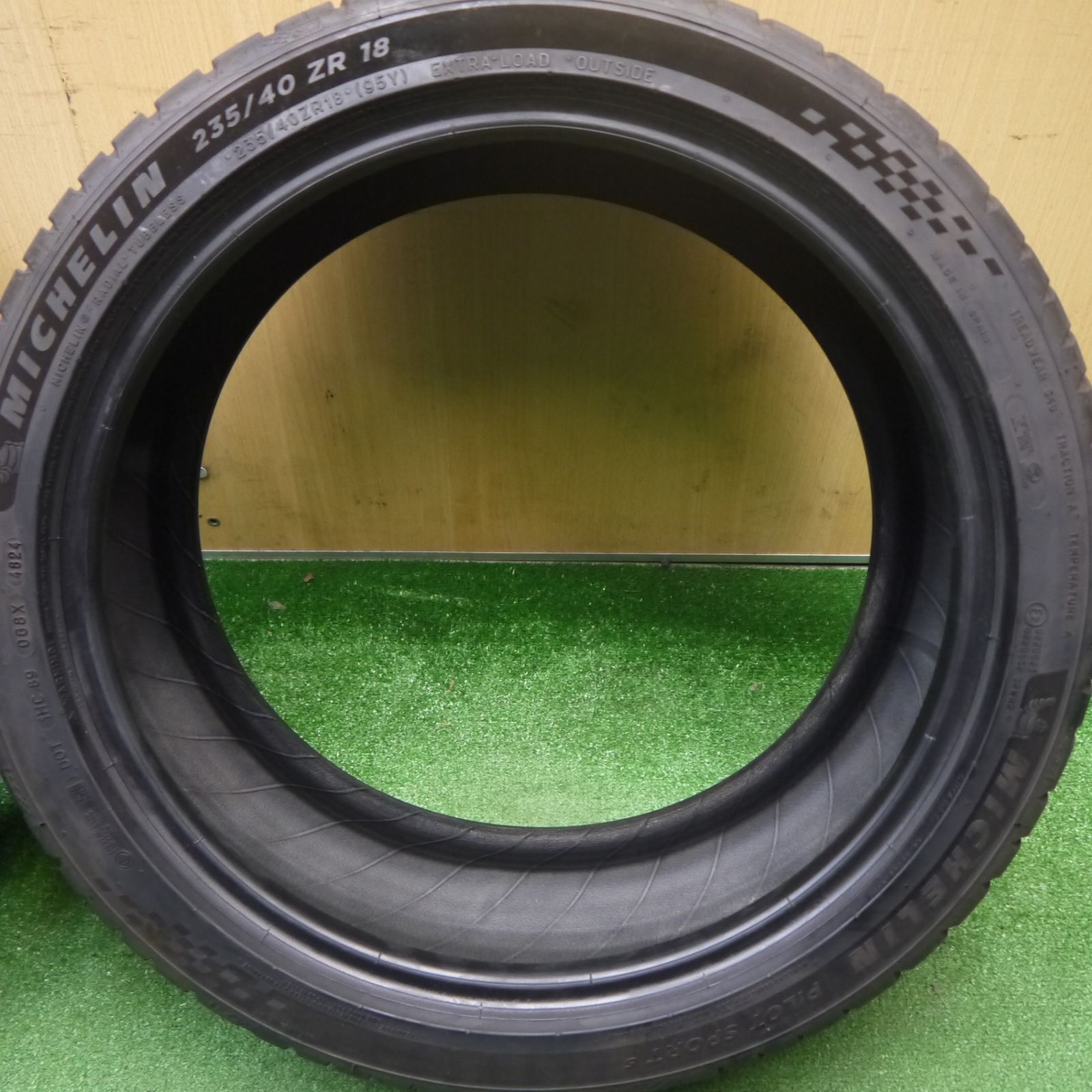 バリ溝！24年！9.5分！2本☆235/40R18 ミシュラン パイロット スポーツ