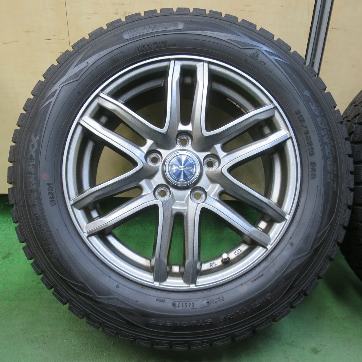 バリ溝！キレイ！9.5分☆スタッドレス 215/60R16 ダンロップ