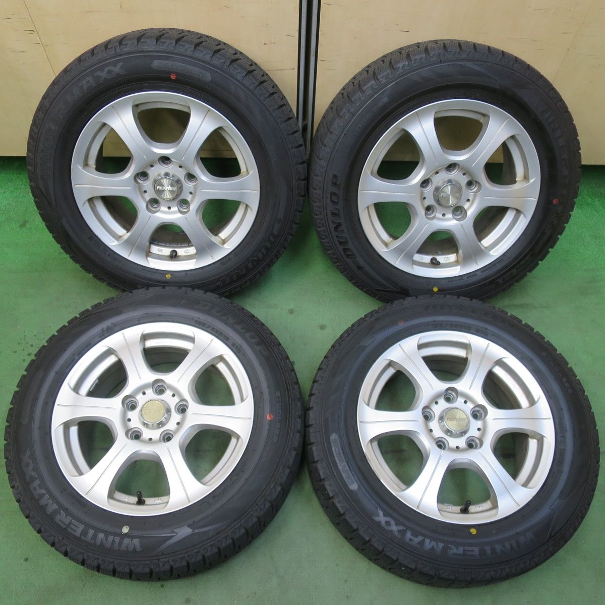 バリ溝！23年！9.5分☆スタッドレス 195/65R15 ダンロップ ウインター