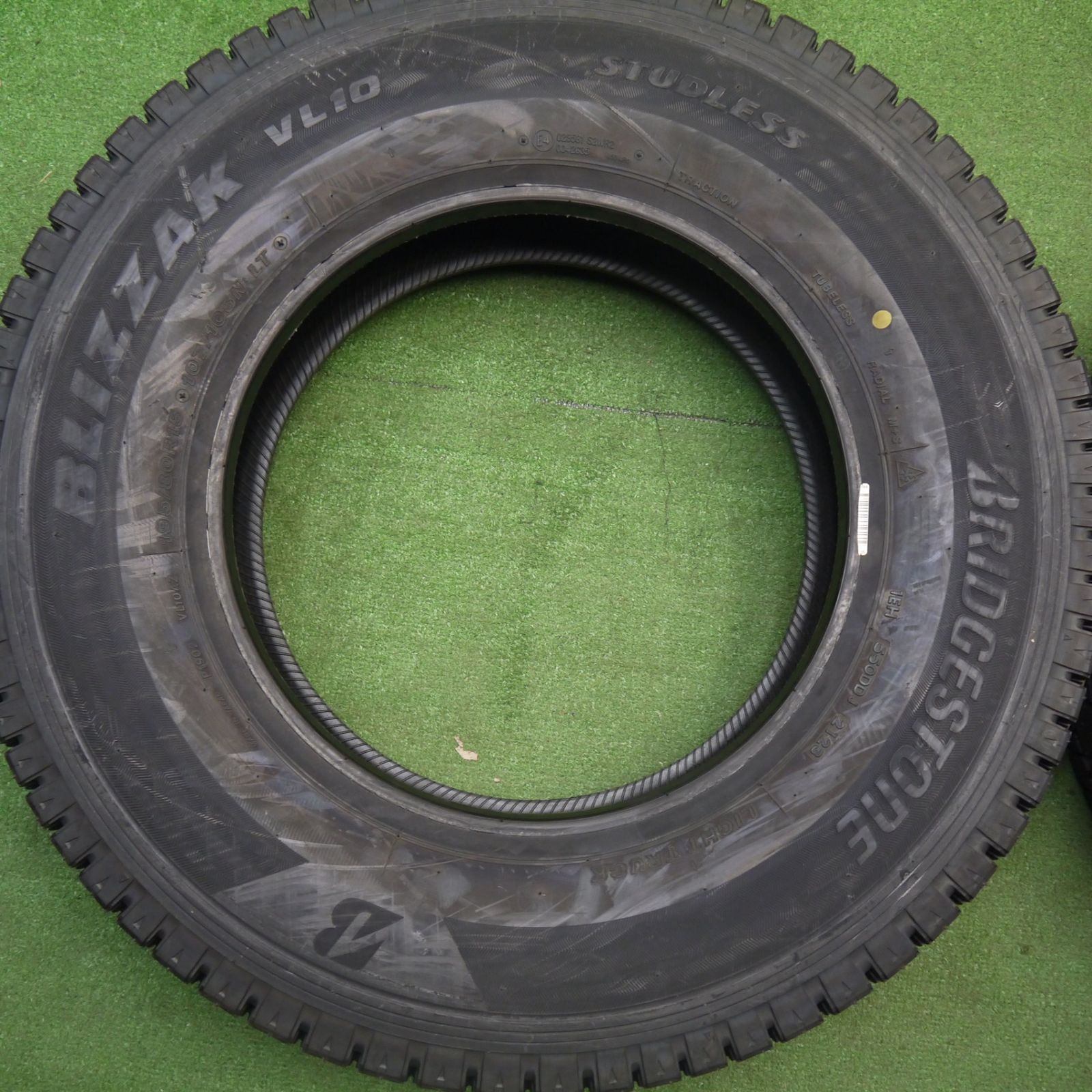 未使用！23年☆スタッドレス 195/80R15 107/105N ブリヂストン