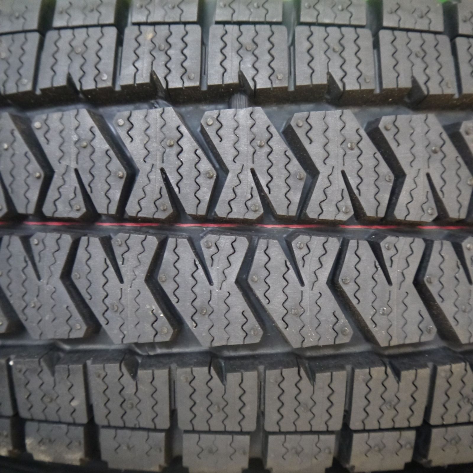 未使用！23年☆スタッドレス 195/80R15 107/105N ブリヂストン 