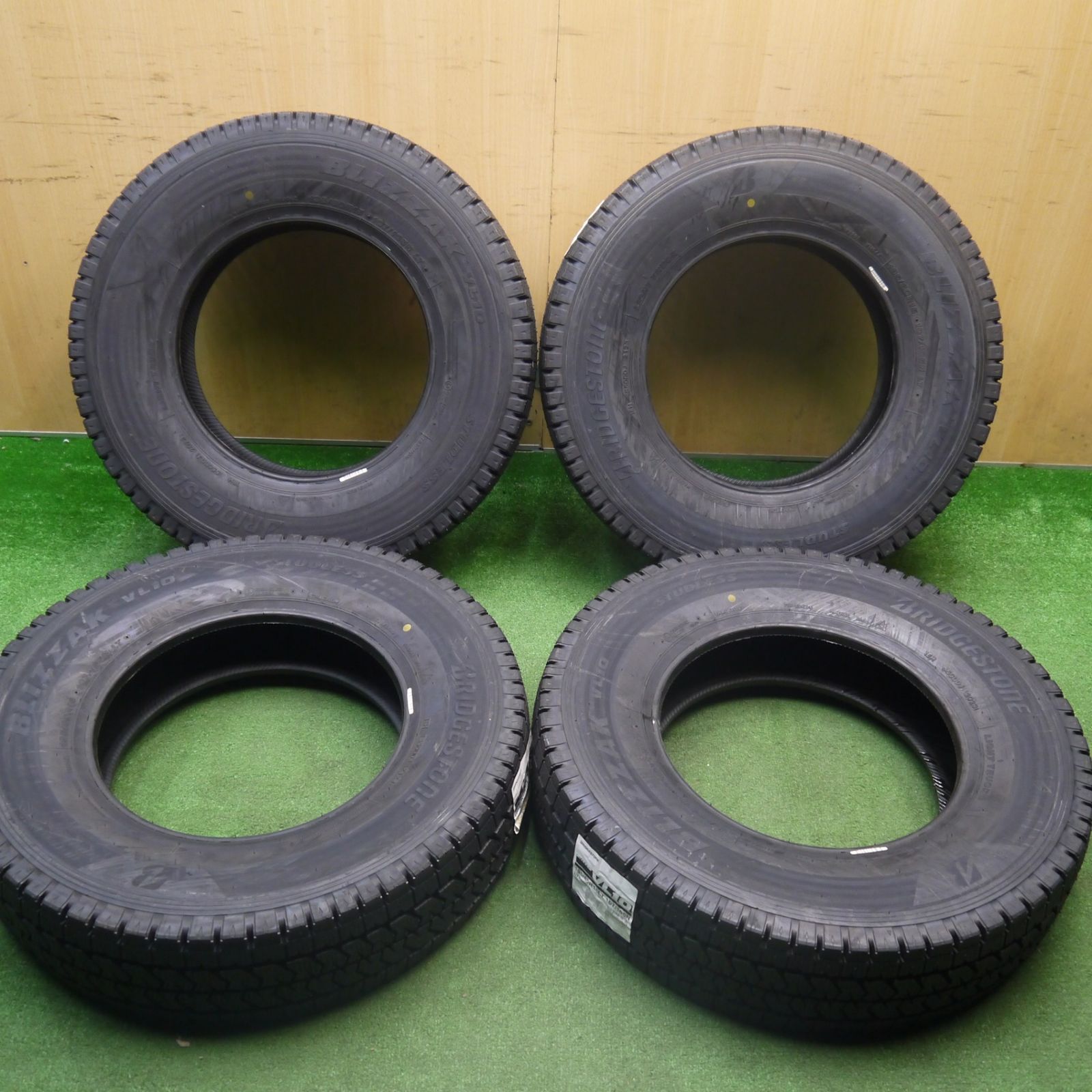 未使用！23年☆スタッドレス 195/80R15 107/105N ブリヂストン