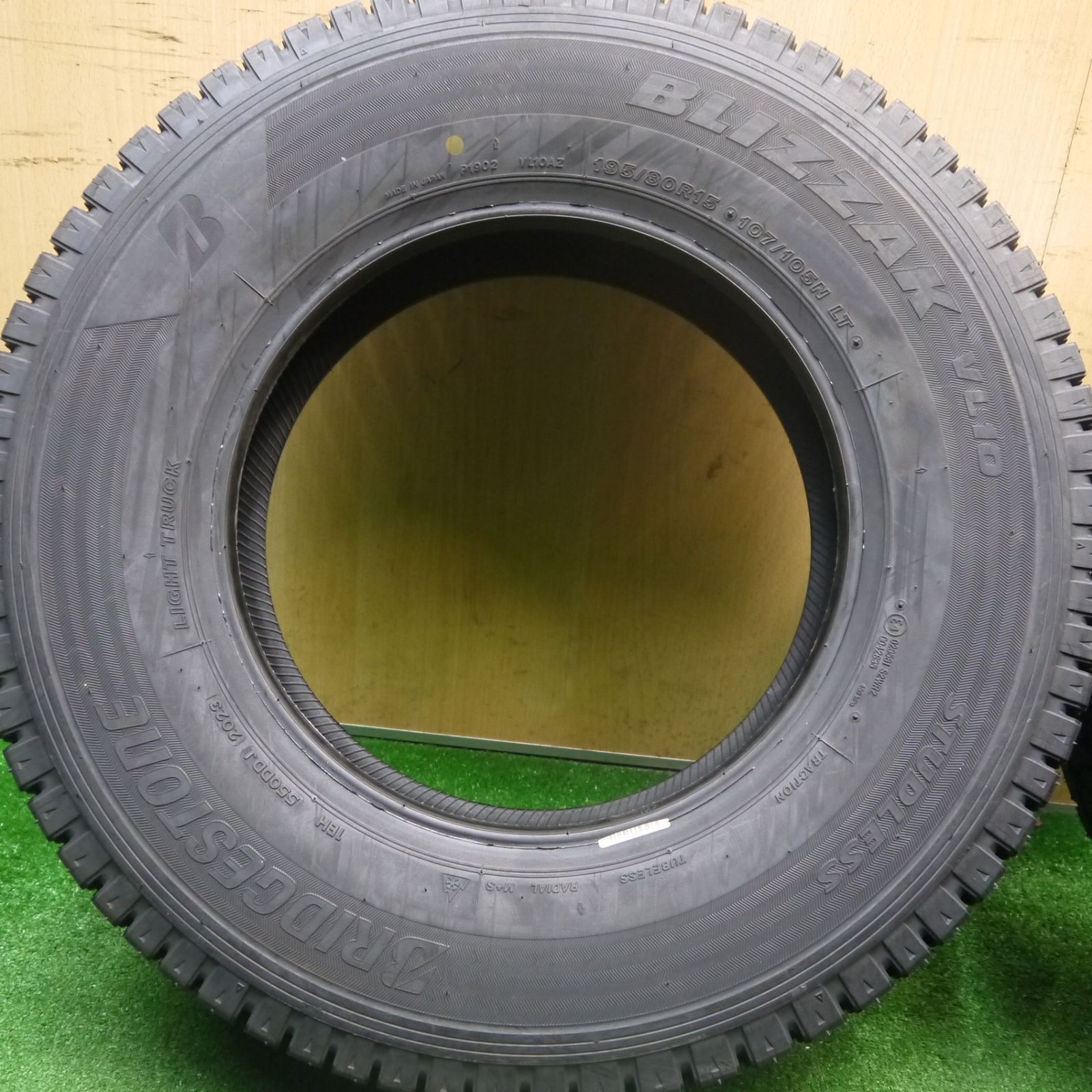 中古スタッドレス195/80R15 LTブリザックVL10 ハイエースキャラバン 未使用！23年☆スタッドレス 195/80R15 107/105N ブリヂストン