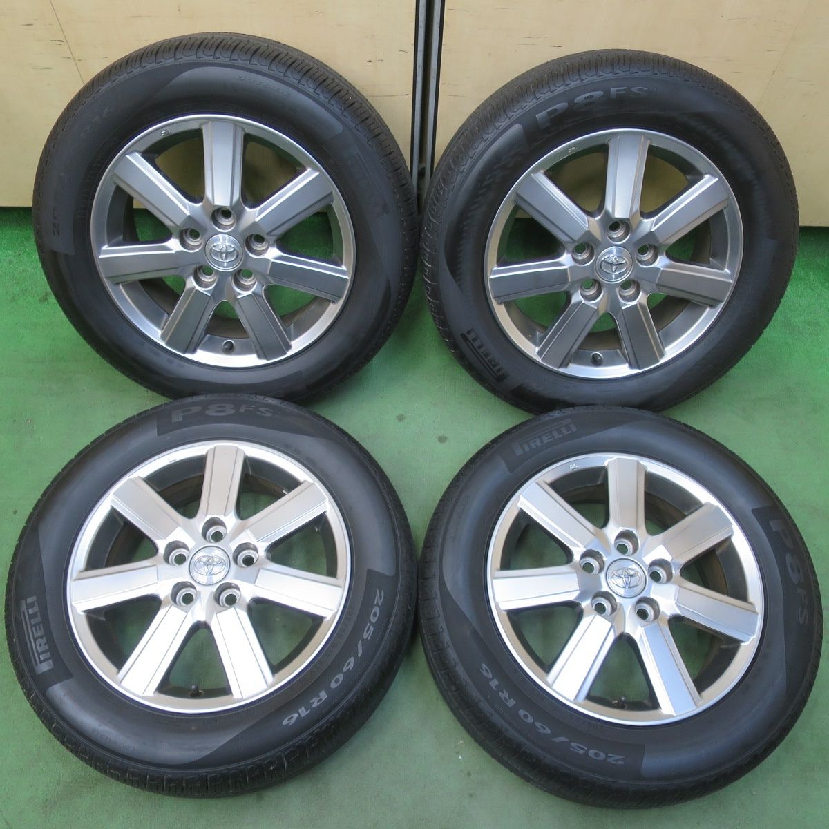 バリ溝！9.5分☆トヨタ 70系 ノア ヴォクシー 純正 205/60R16 ピレリ