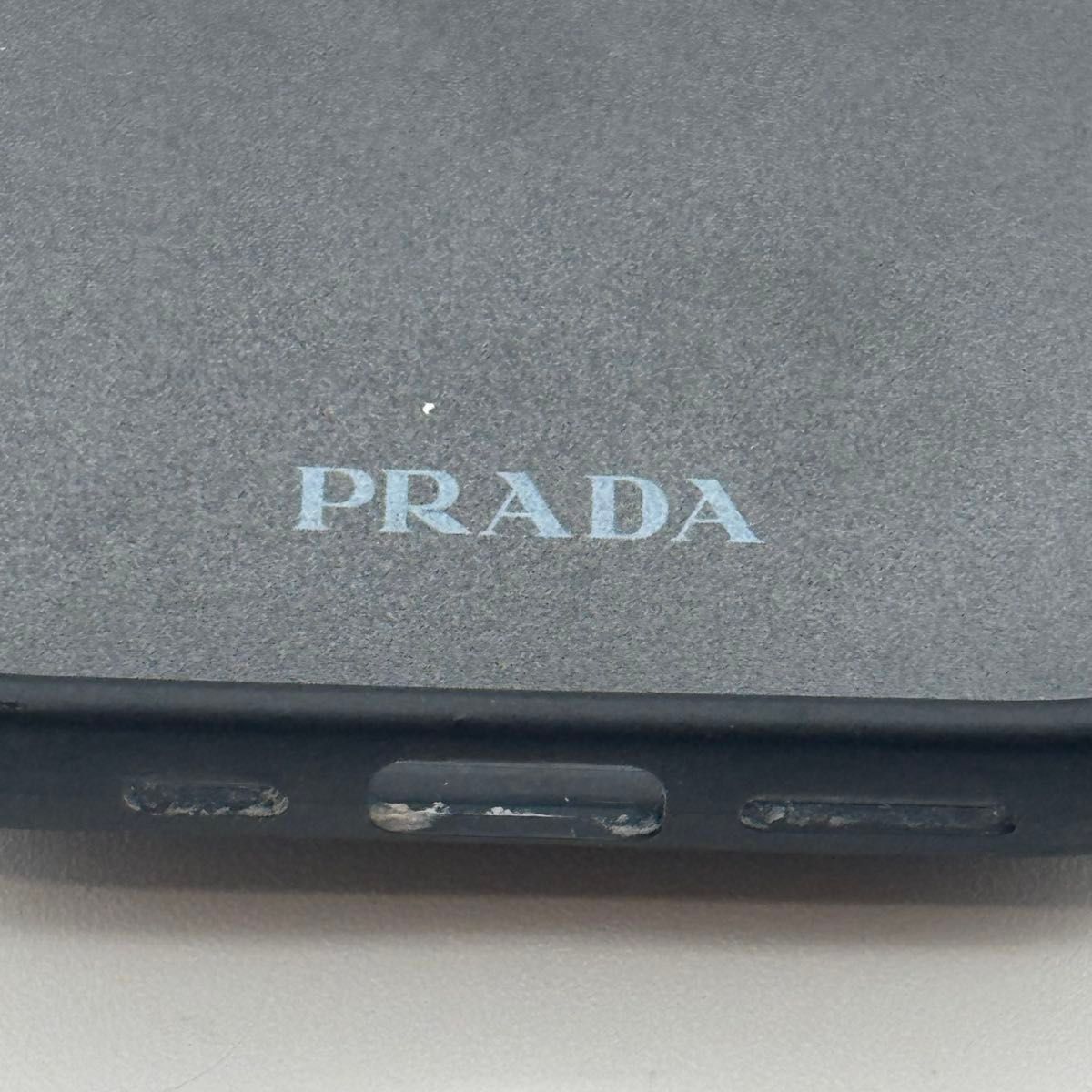 プラダ iPhone15 Pro レザーケース ブラック - メルカリ