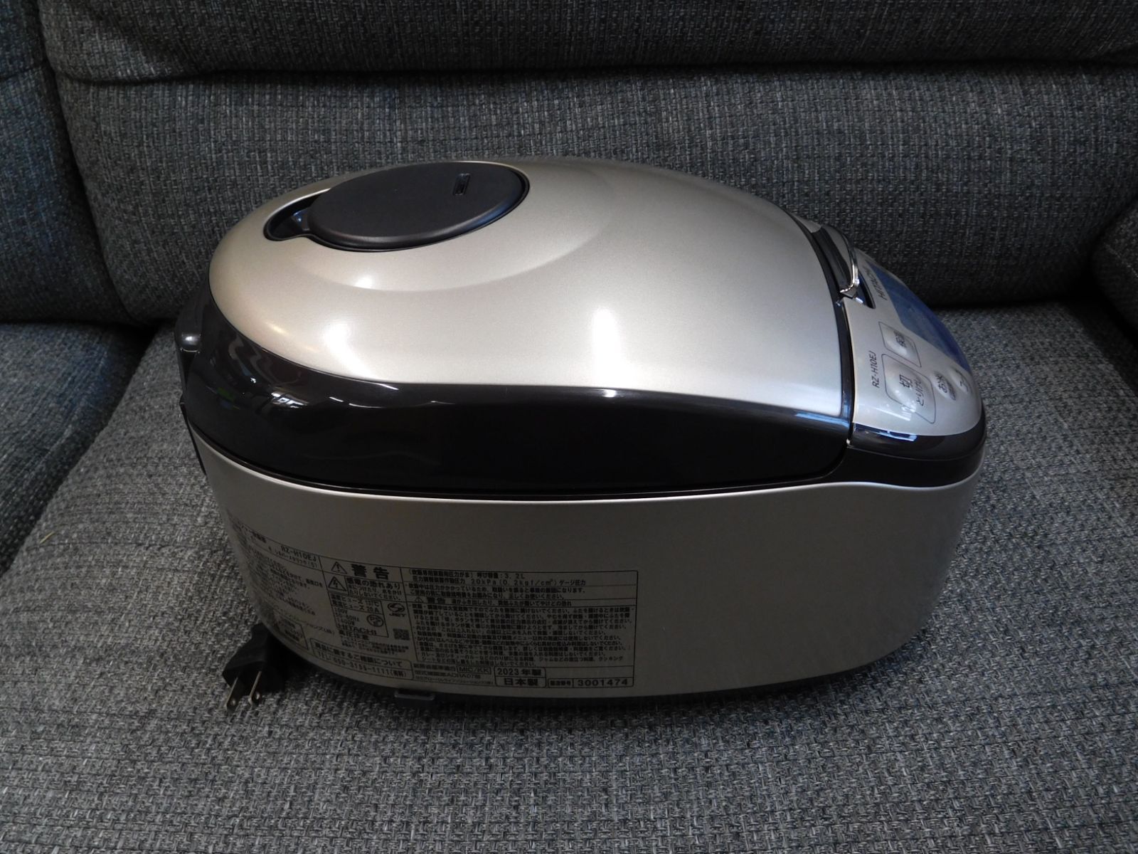 日立 圧力IH炊飯器 RZ-H10EJ シルバーメタリック 5.5合炊き 黒厚鉄釜