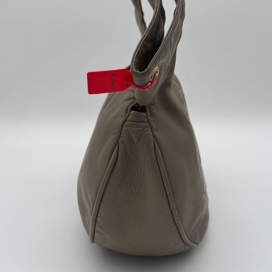【良品】Vivienne ハンドバッグ セミショルダーバッグ オーブ レザー 良品】Vivienne ハンドバッグ セミショルダーバッグ オーブ レザー