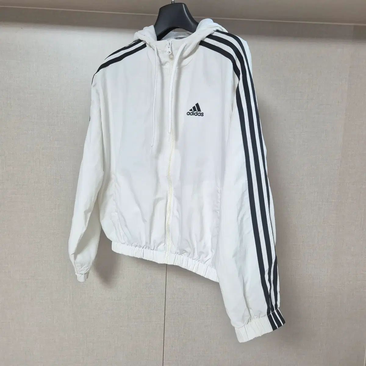 XS)アディダス レディース 3S ウーブン WIND AND WISH ブレーカー