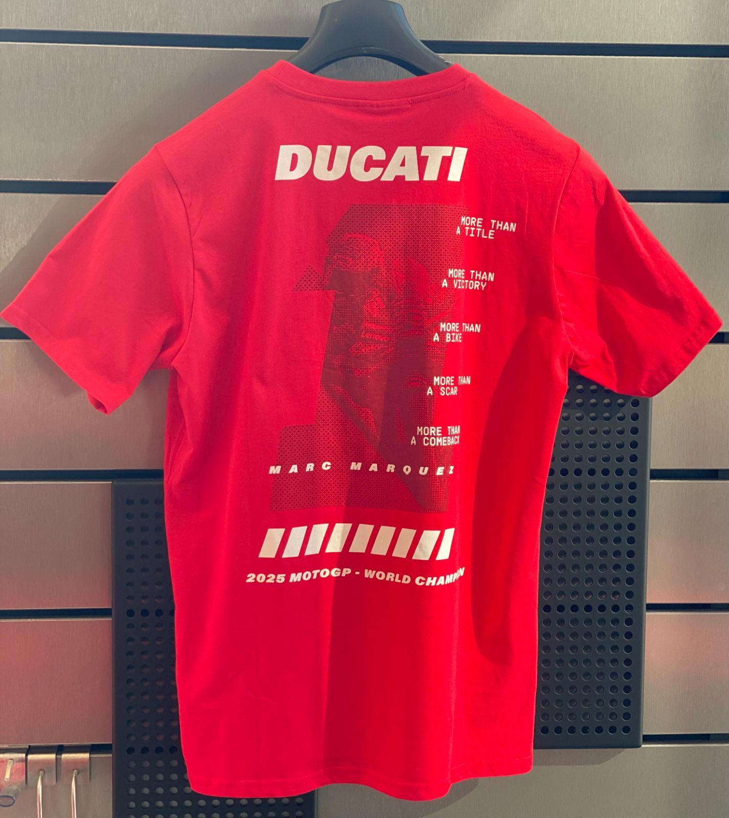 ドゥカティ　MotoGP World Champion '25　定価￥6,490- XLサイズ
