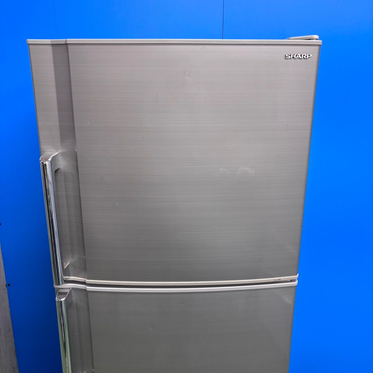 570 シャープ　中型冷蔵庫　200L強　格安　小型　一人暮らし　同棲 570 シャープ 中型冷蔵庫 200L強 格安 小型 一人暮らし 同棲 小型 1〜3