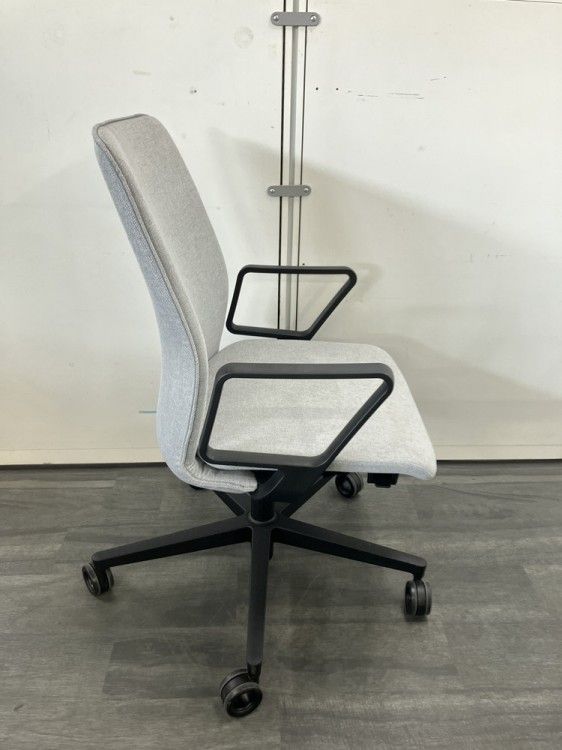 固定肘付ファブレチェア C01