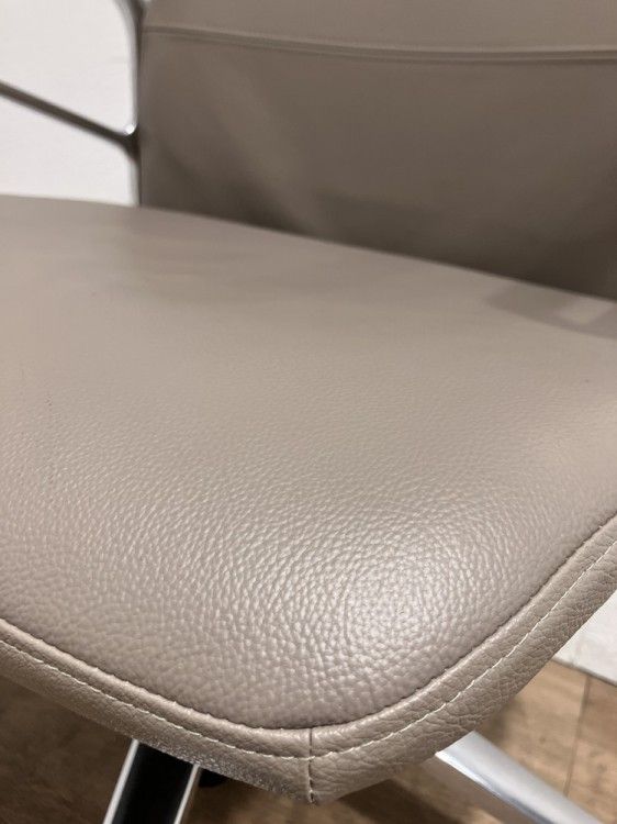 ウチダ 固定肘付ECチェア