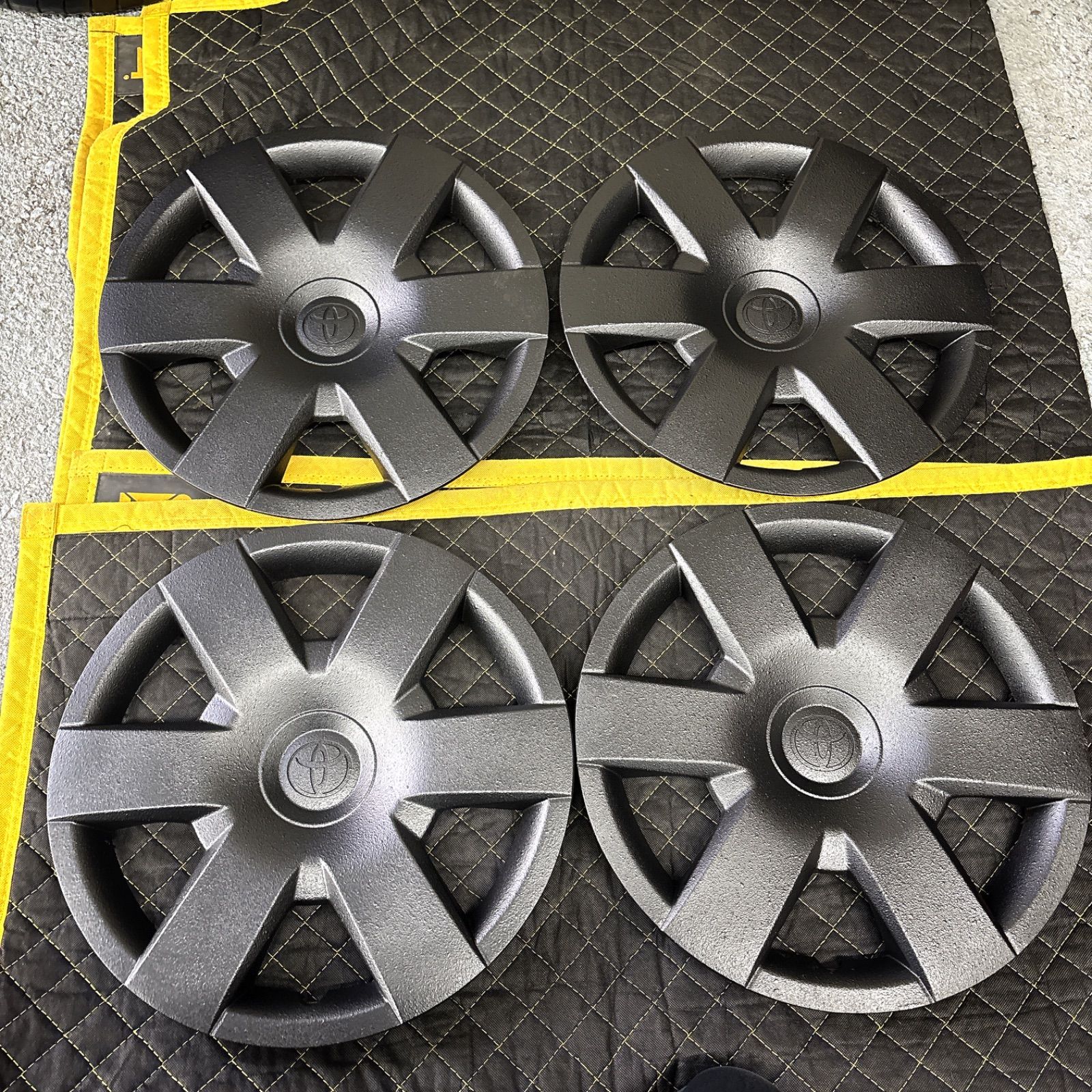 最終値下げ【送料無料】トヨタ 200系ハイエース 純正ホイールキャップ