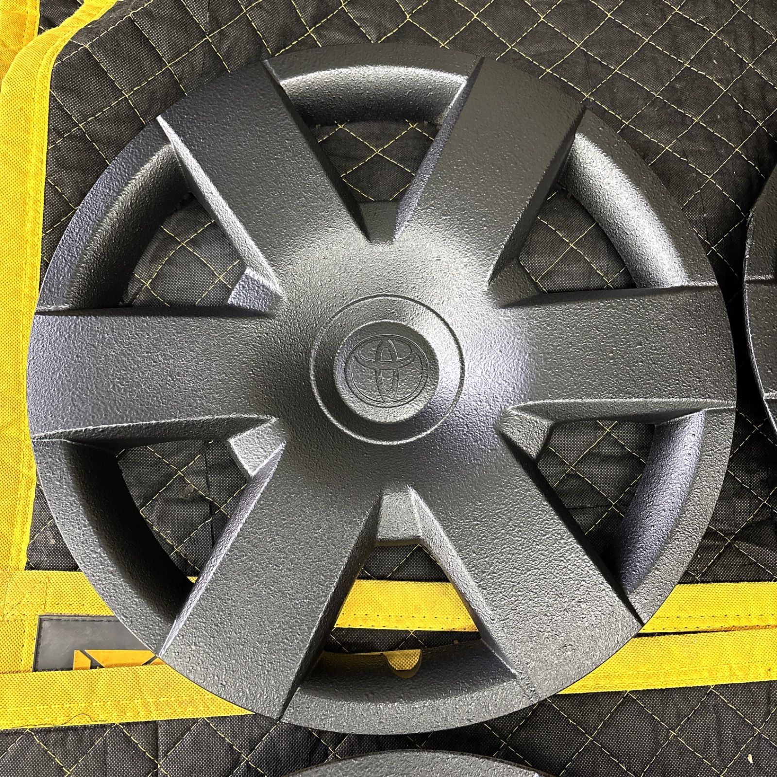 最終値下げ【送料無料】トヨタ 200系ハイエース 純正ホイールキャップ