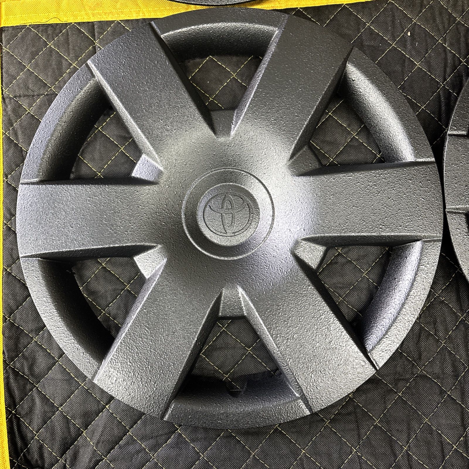 ハイエース ホイールキャップ ホイールカバー 新品 塗装品 エンブレム 