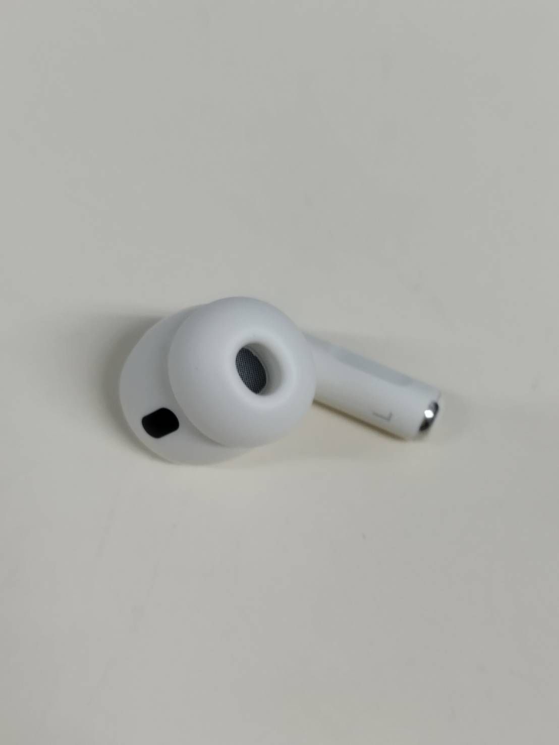 良品】Apple AirPods Pro 第2世代/A2699/ワイヤレスイヤホン/左耳のみ