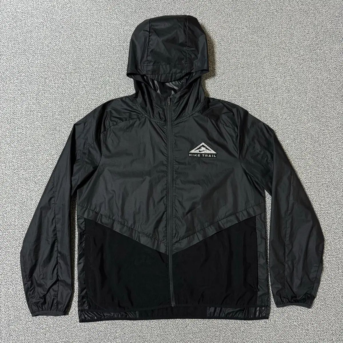 ナイキ トレイル ウィンドブレーカー レディース - メルカリ