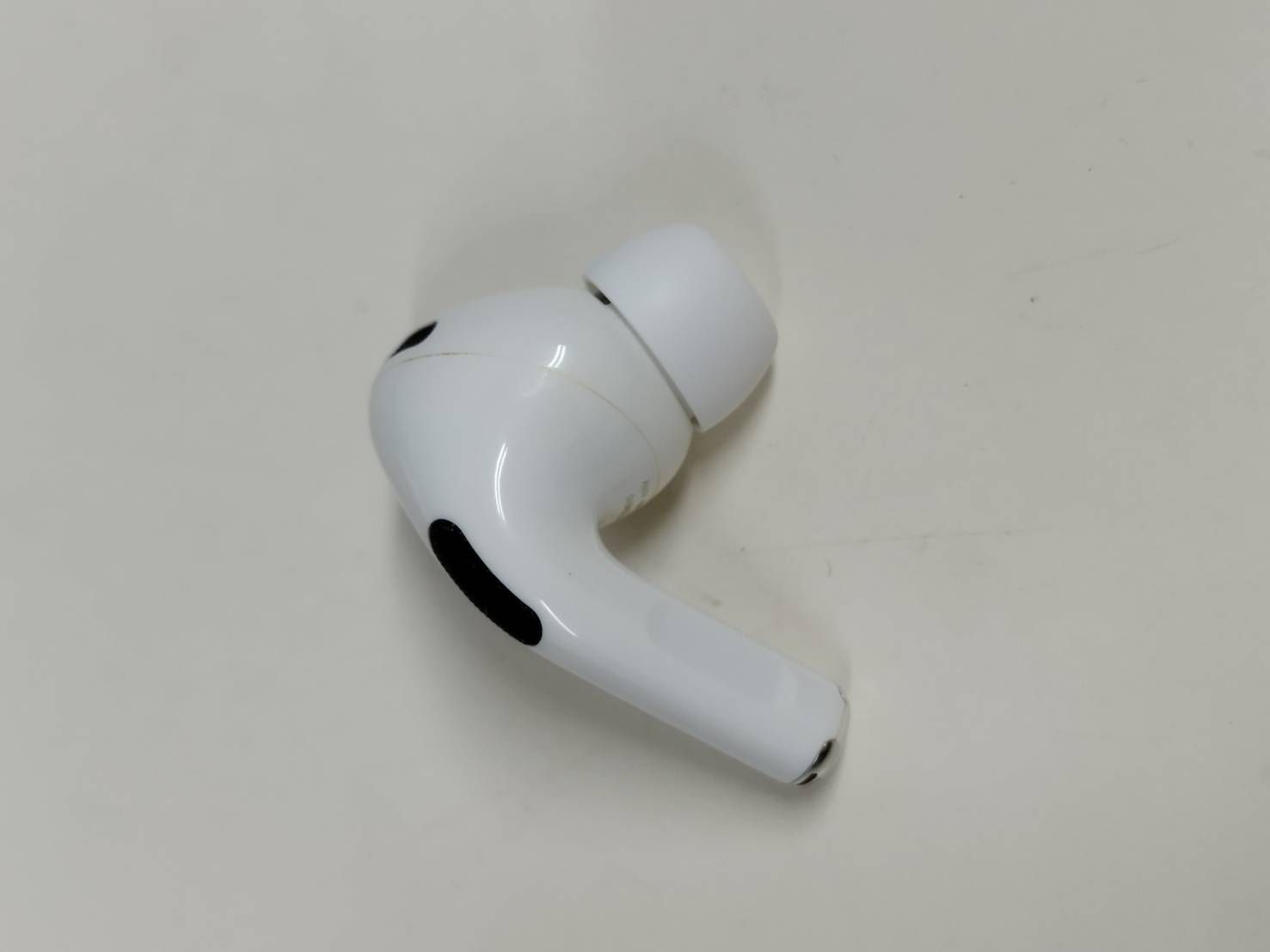 良品】Apple AirPods Pro 第2世代/A2698/ワイヤレスイヤホン/右耳のみ