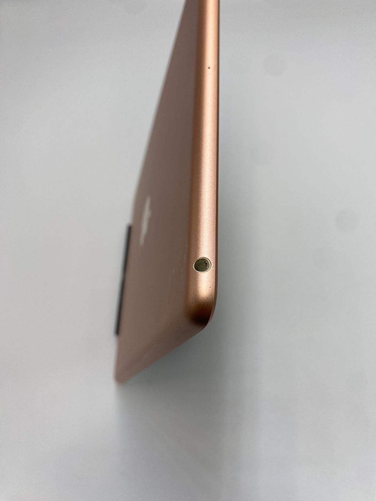 iPad6 32GB ゴールド ジャンク品 Wi-Fi - メルカリ