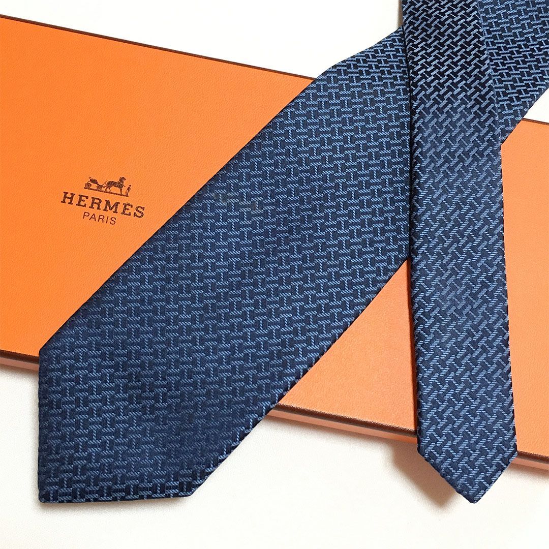 【新品未使用】HERMES ネイビー H総柄ネクタイ　シルク100% 成人式向け 未使用級 エルメス HERMES ネクタイ シルク100% ネイビー / ブルー H柄