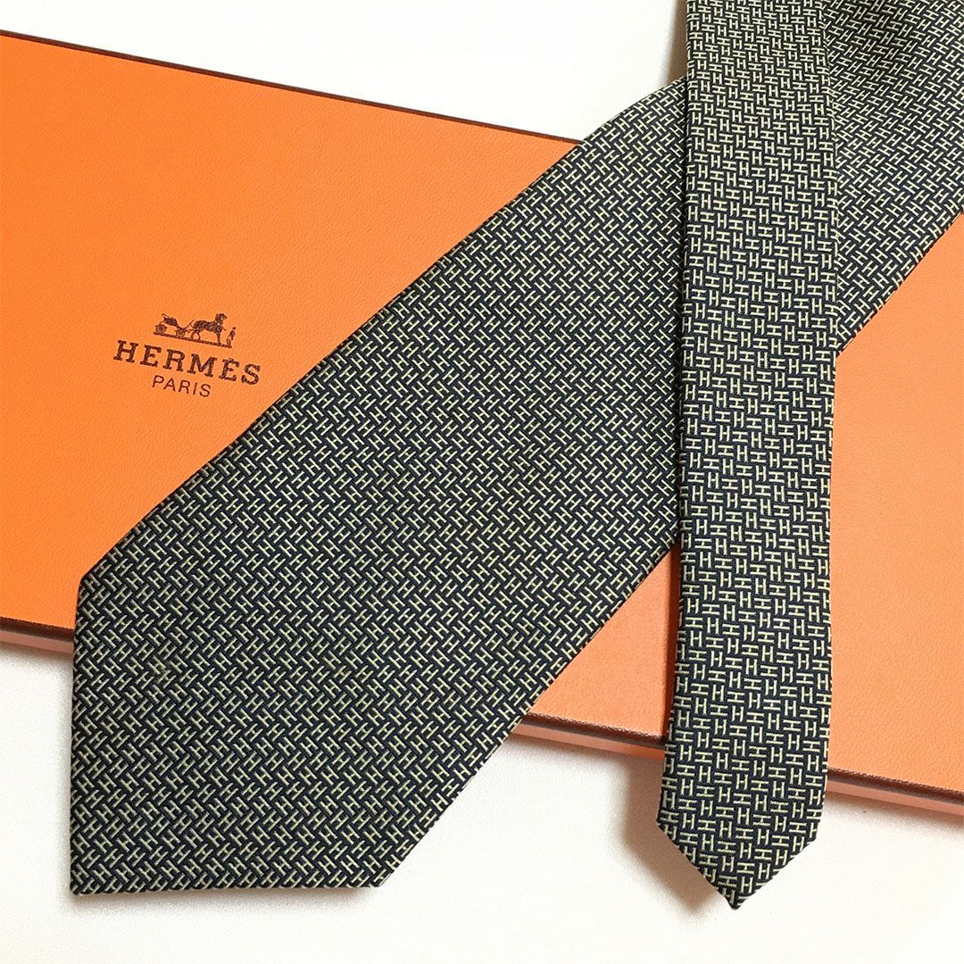 未使用 未開封 HERMES エルメス ネクタイ 飛行機 雲 ネイビー系 楽天市場】【新品未使用】Hermès エルメス ネクタイ シルク100