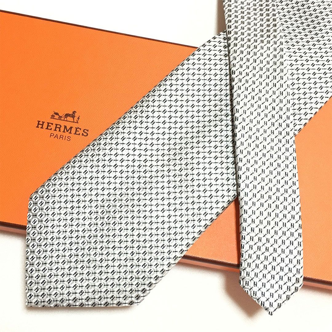 未使用級 エルメス HERMES ネクタイ シルク100% シルバーグレー H柄