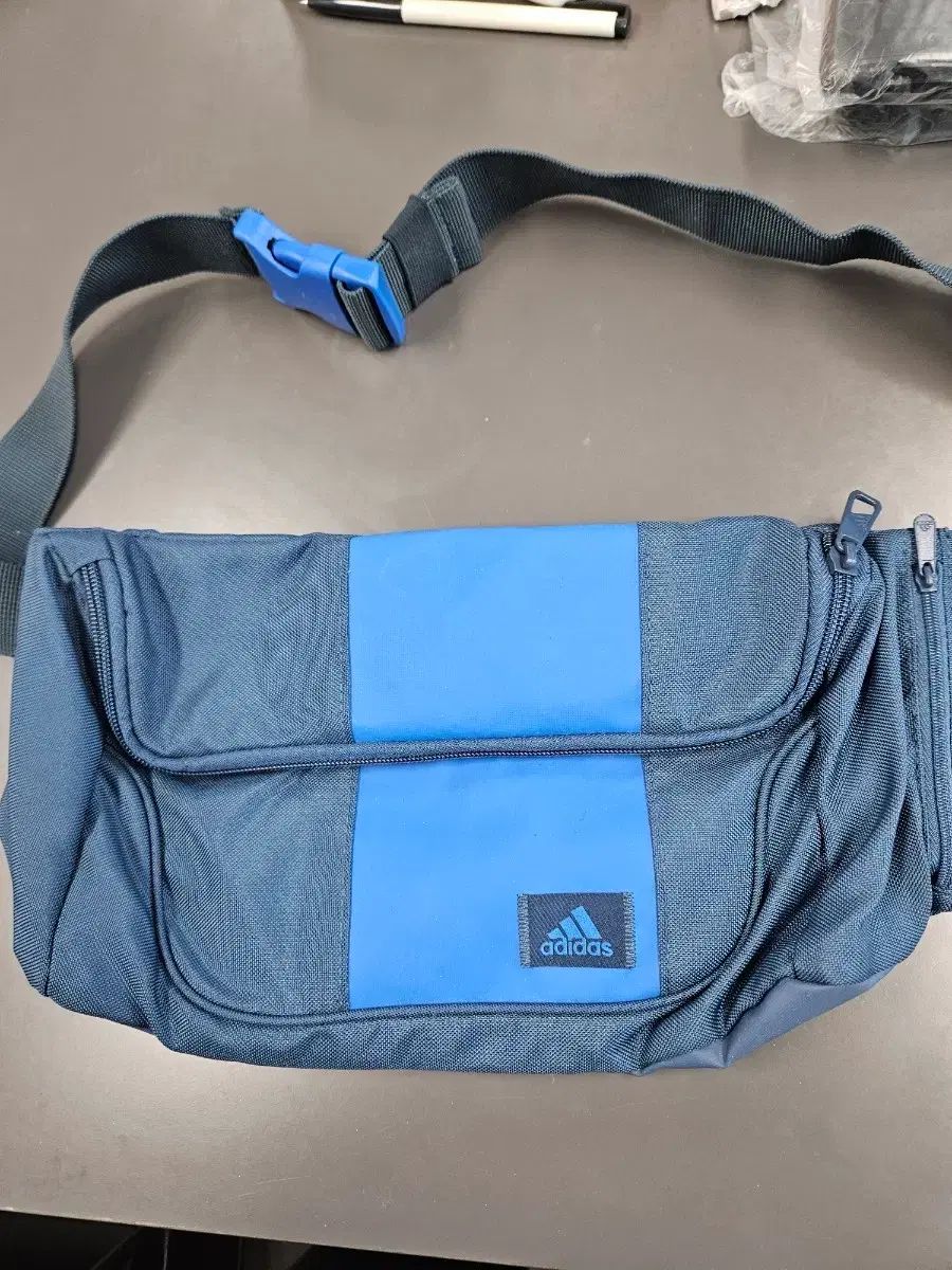 (新品) adidas アディダス ヒップバッグ ウェストバッグ ブルー