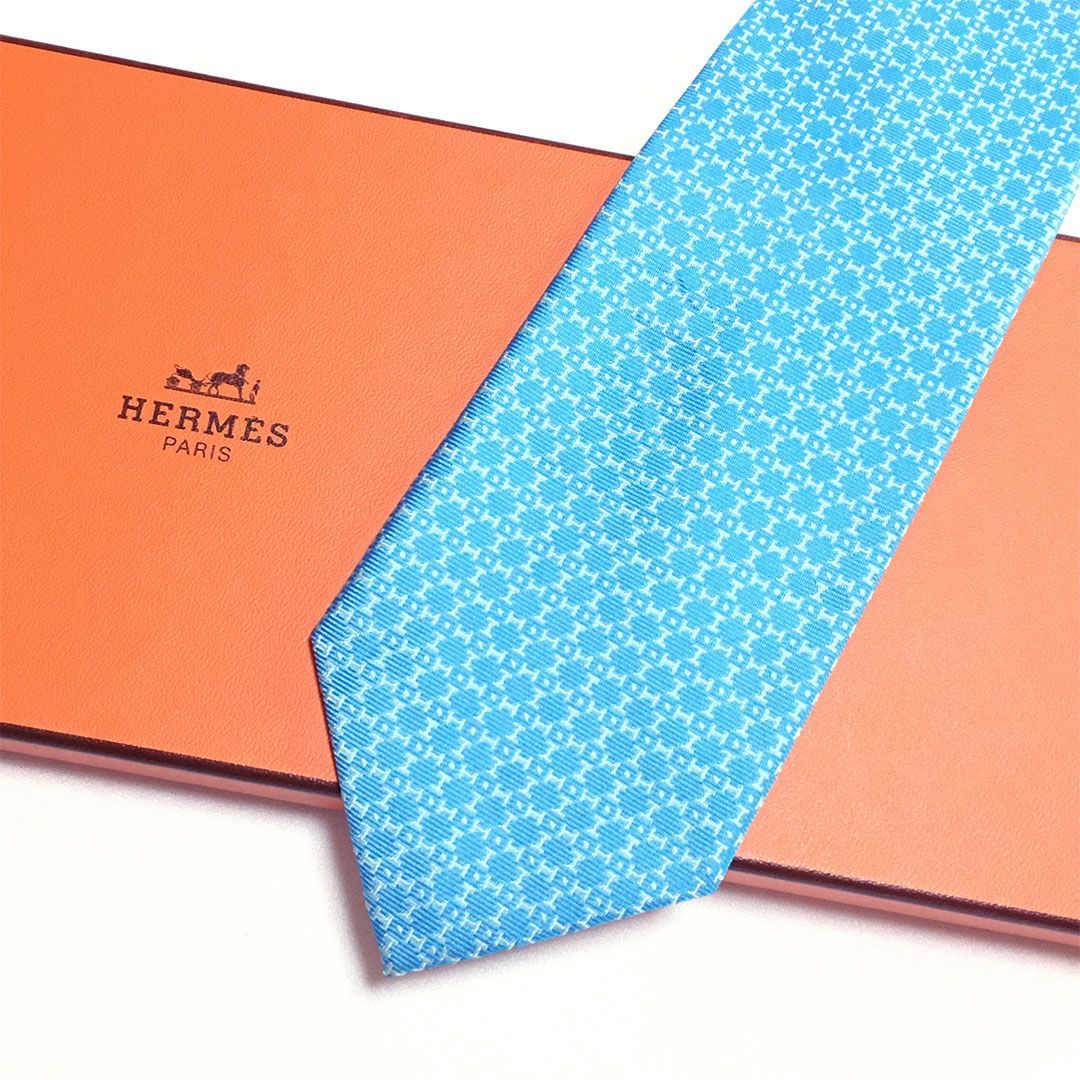 未使用級 エルメス HERMES ネクタイ シルク100% ブルー 総柄 未使用級 エルメス HERMES ネクタイ シルク100% ライトブルー 総柄