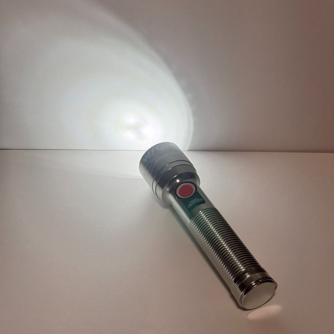 最新モデル】ストレンジャー・シングス × エナジャイザー LEDライト