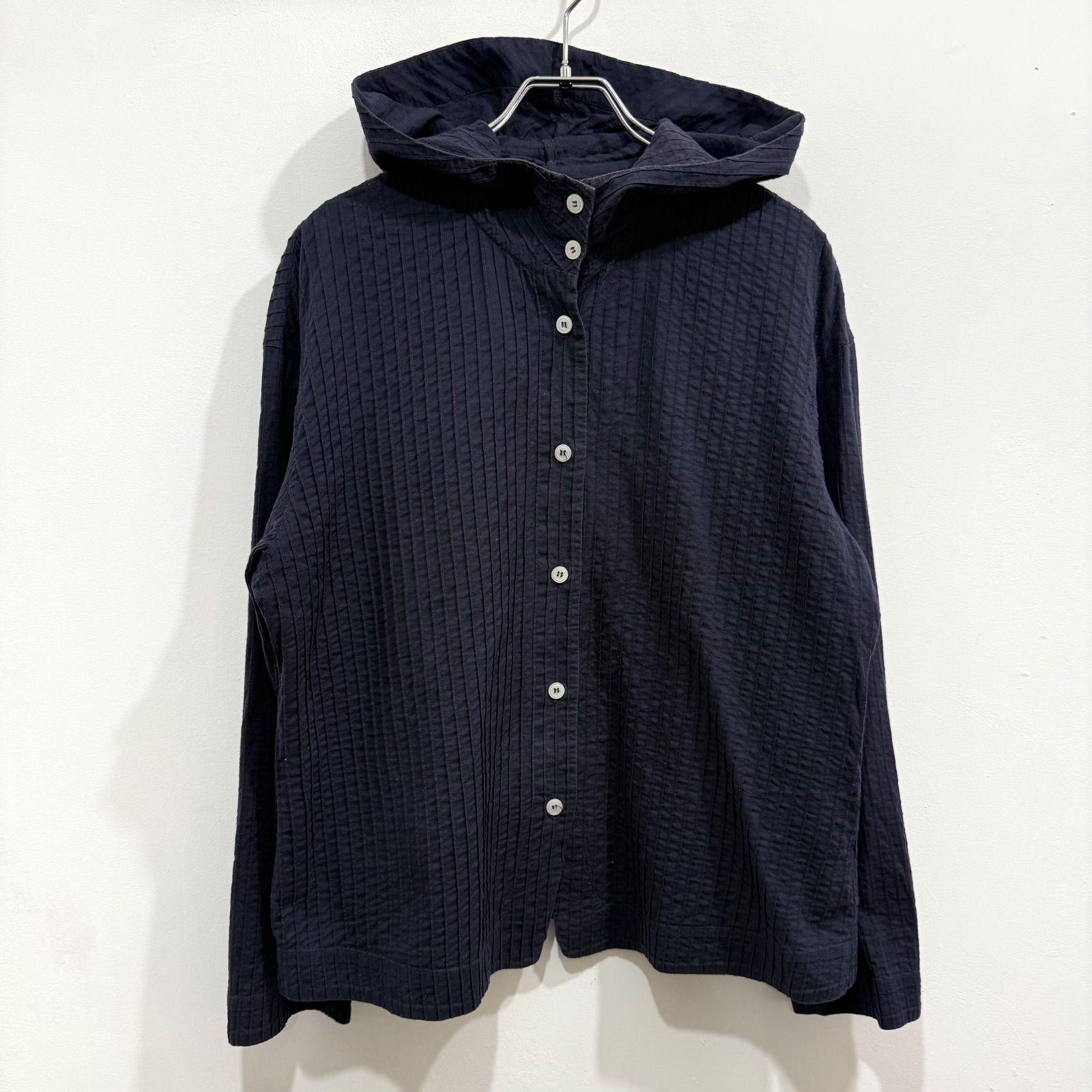 ヤッコマリカルド 中綿 ピンタック フード付き コート 美品 ネイビー ヤッコマリカルド フード付き シャツ ピンタック ネイビー 【送料込み