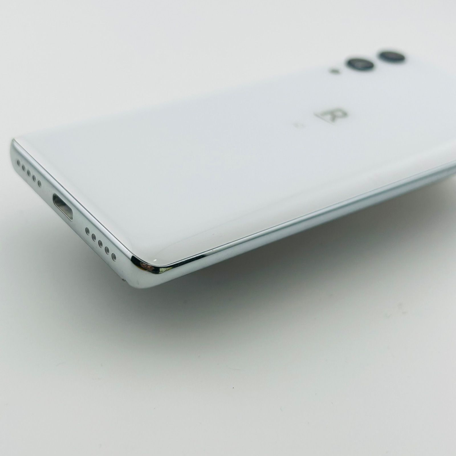 バッテリー良好 Rakuten Hand P710 64GB ホワイト SIMフリー(simロック