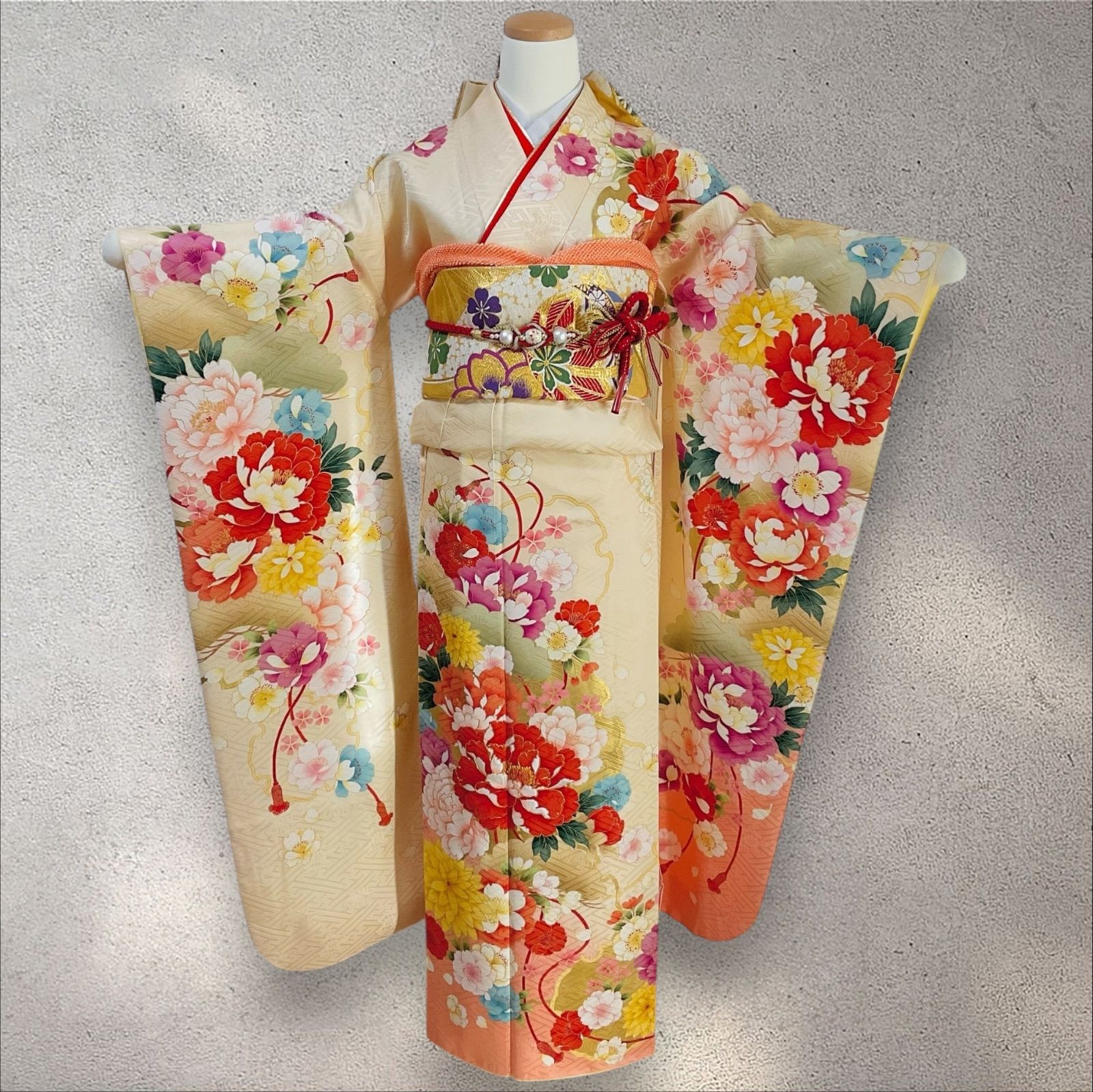 振袖 振袖フルセット クリーム色 牡丹 桜 松 金駒刺繍 金彩 正絹