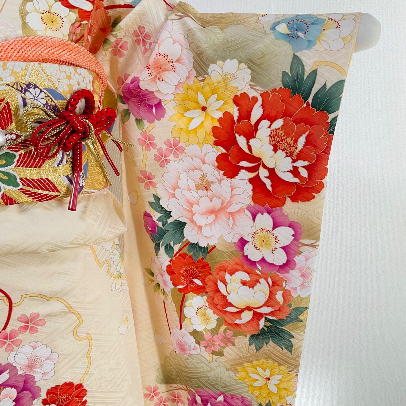 振袖 振袖フルセット クリーム色 牡丹 桜 松 金駒刺繍 金彩 正絹