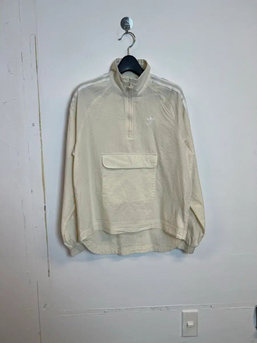 アディダス ハーフジップアップ クリーム色 ウィンドブレーカー S