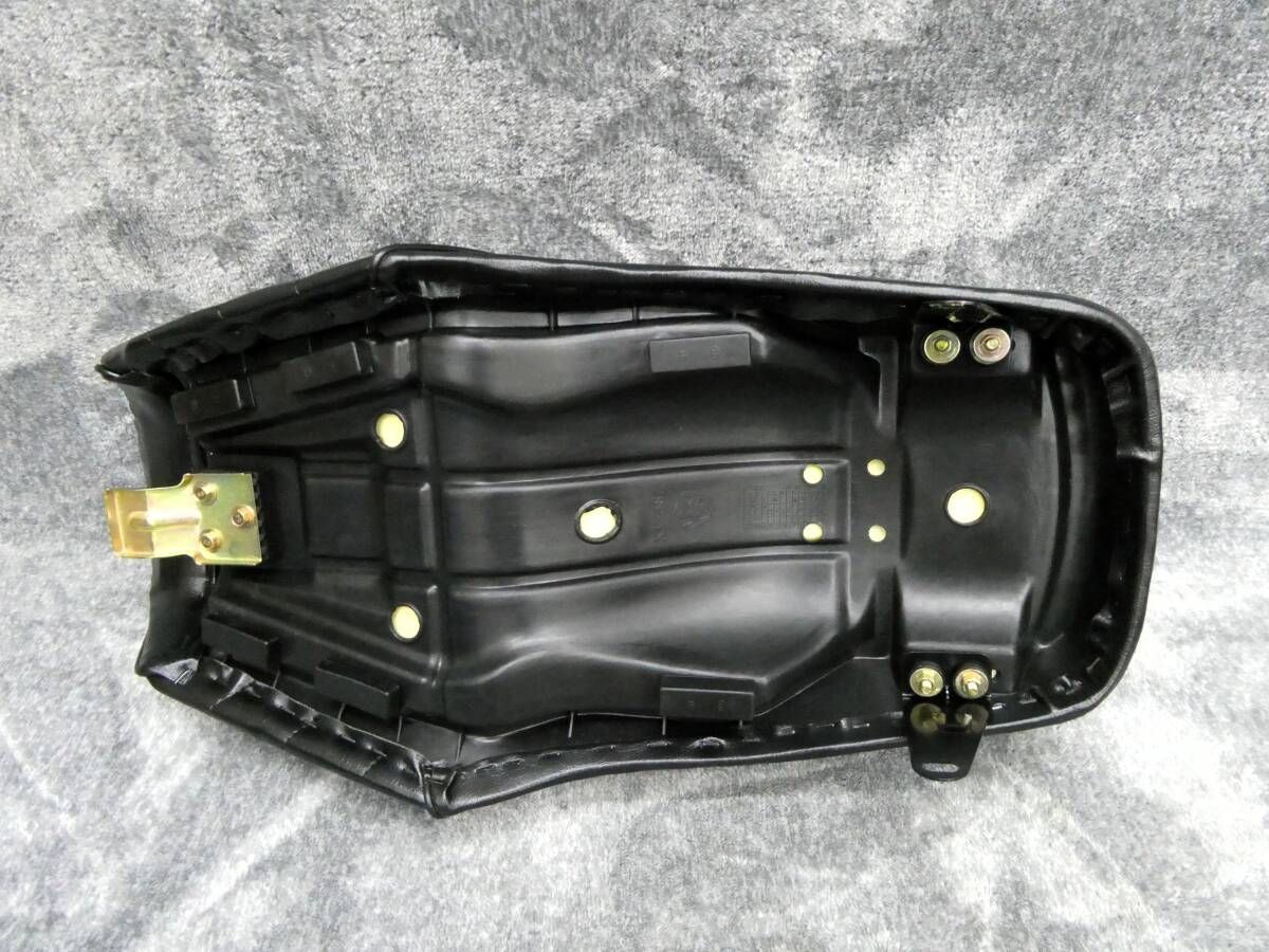 GN125 黒皮 タックロールシート ベルト付/レザー ブラックBLACK黒