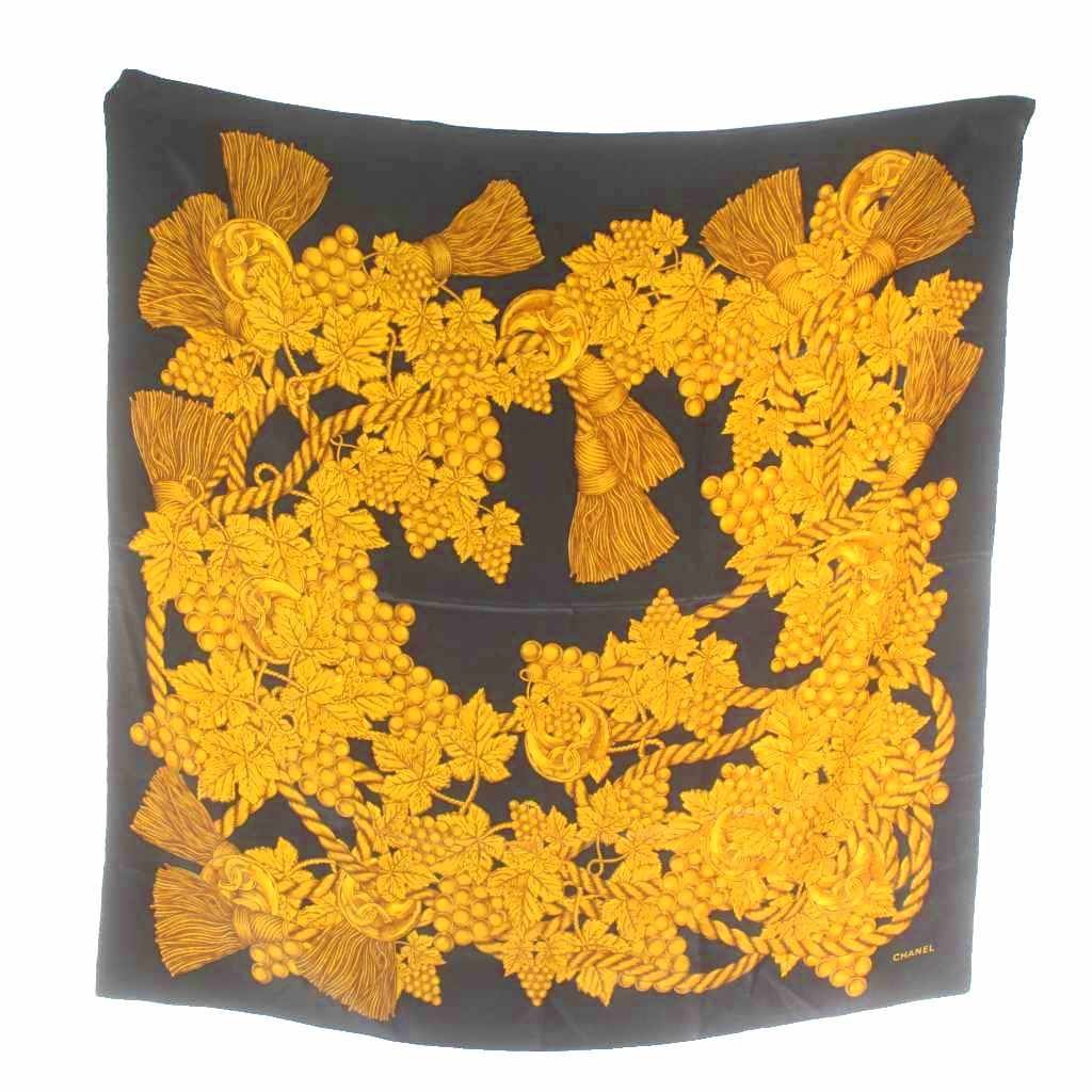 超美品 大判ビンテージ CHANEL シルクスカーフ 花柄 黒/金 シャネル CHANEL スカーフ 絹 シルク 大判 総柄 ココマーク ロゴ 黒