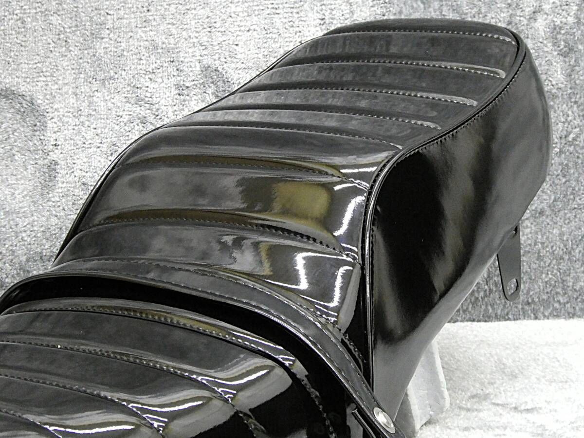 GN125 黒エナ タックロールシート ベルト付/エナメル ブラックBLACK黒 