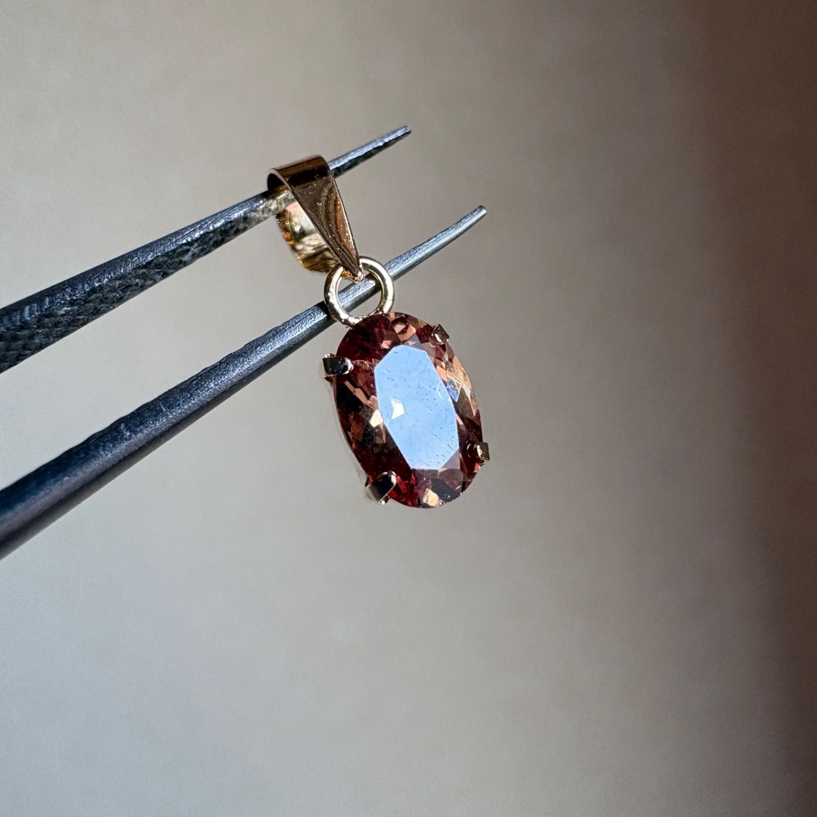 K18 天然石カラーチェンジガーネット オーバル ペンダントトップ