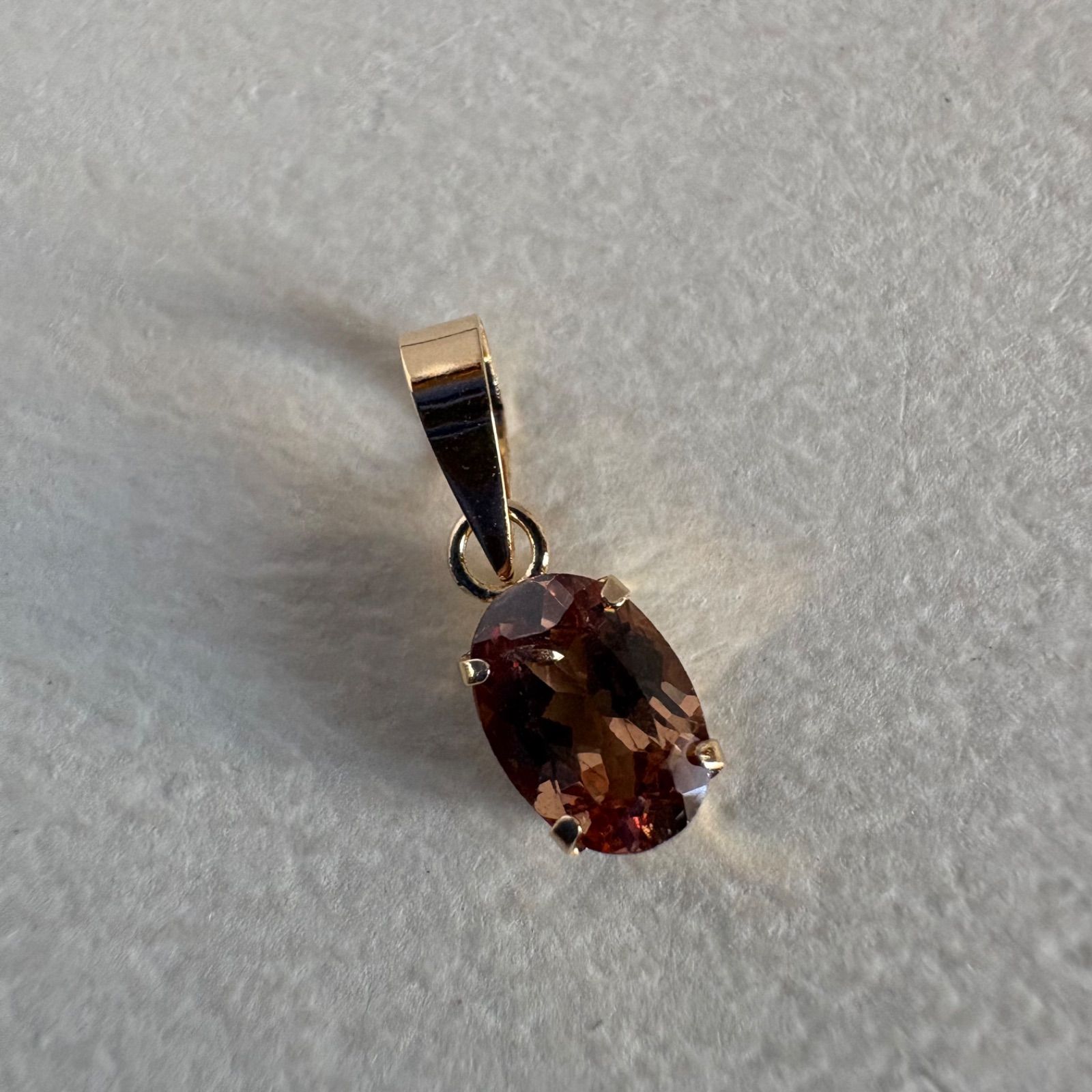 K18 天然石カラーチェンジガーネット オーバル ペンダントトップ