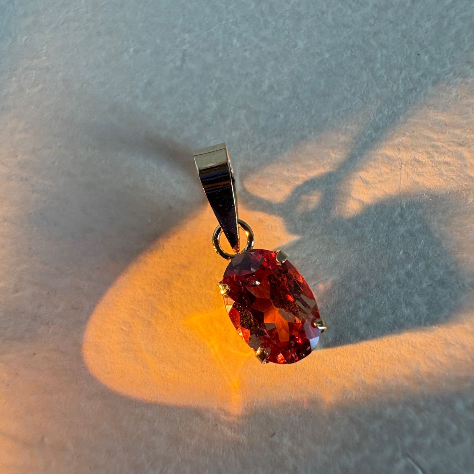 K18 天然石カラーチェンジガーネット オーバル ペンダントトップ